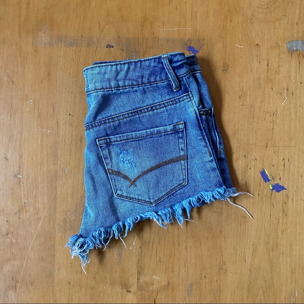 BULLHEAD Cut-off high-waisted denim booty shorts
